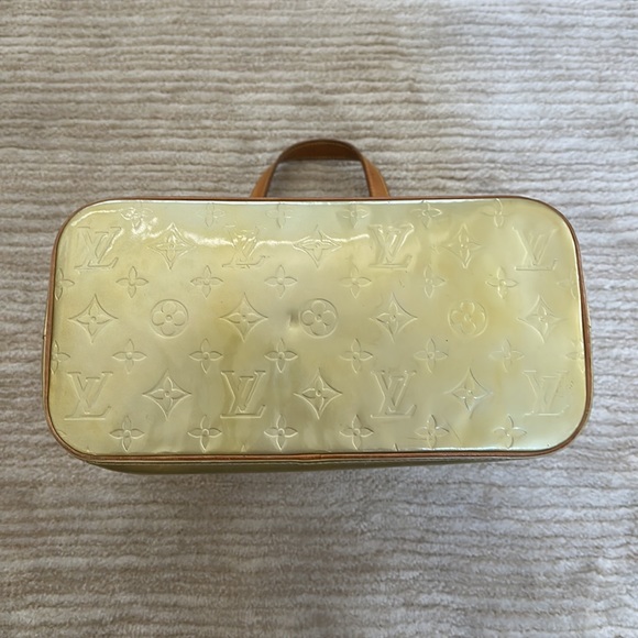 Louis Vuitton Monogram Vernis Houston Shoulder Bag - Picture 12 of 15